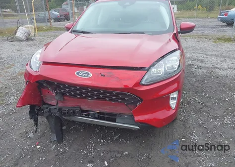 2021 Ford Escape Titanium Hybrid z USA, uszkodzony, nr VIN 1FMCU0DZ0MUA08328